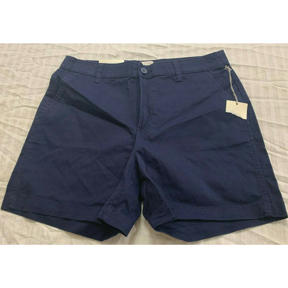 🍎🍎🍎🍎 NWT AND EAWY STRETCH WOMENS SHORTS SIZE 8  🍎🍎🍎